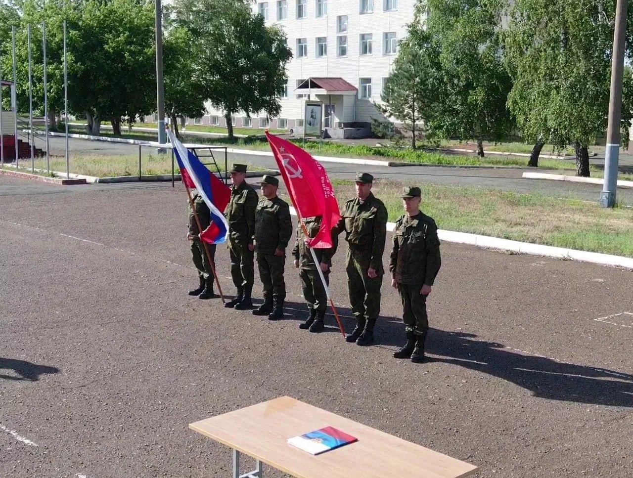 Военная служба по контракту - защита не только родных и близких, но и всей страны.